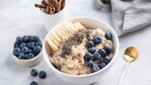 Cinnamon Milk with Oatmeal and Blueberries