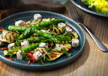 Salat med squash og asparges