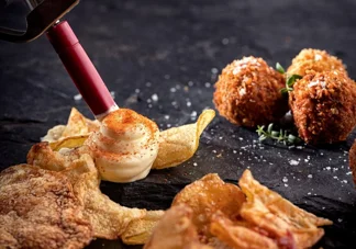 Foamy Cheese & Crisps