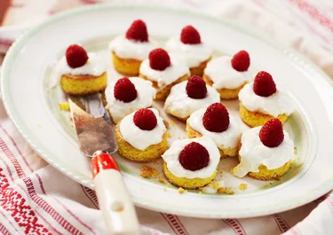 Saffranskaka med hallon