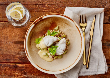 Havtaske med perlebyg og beurre blanc