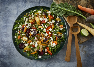 Nem salat med bagte rødder