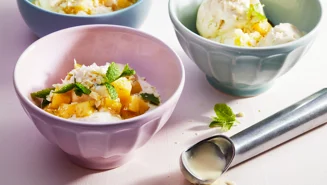 Semifreddo med vit choklad, lime och bakad ananas