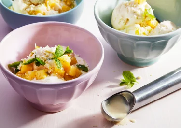 Semifreddo med vit choklad, lime och bakad ananas