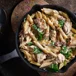 Krämig pasta med kyckling, soltorkade tomater och spenat