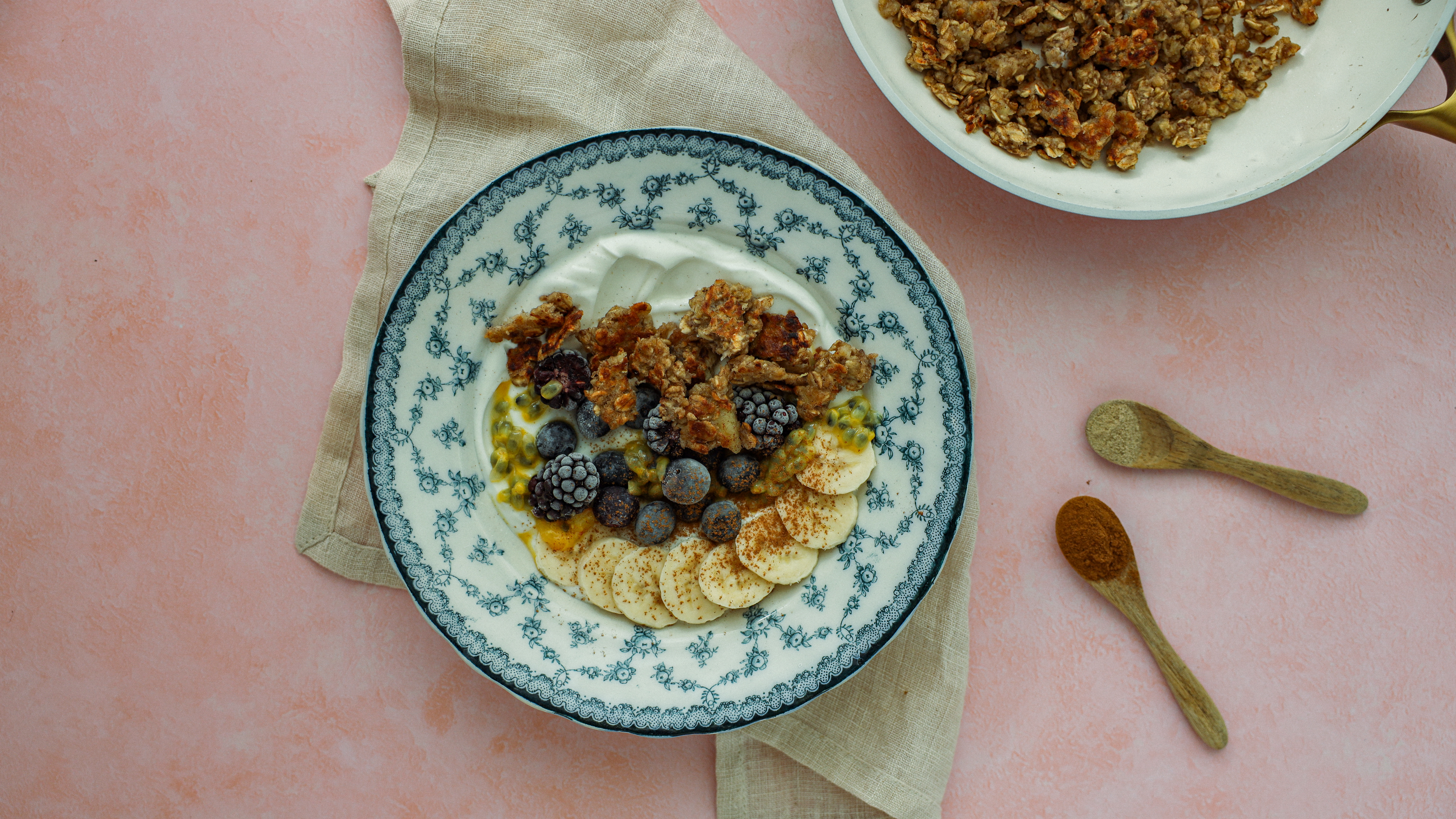 Porridge mit Banane und cremigem Skyr