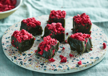 Fudge med lakrits och hallon