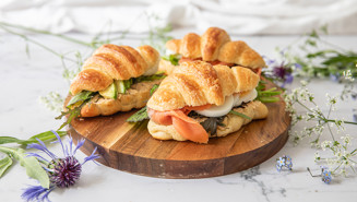 Täytetyt suolaiset croissantit