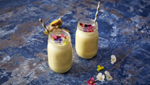 Smoothie with ginger and skyr 