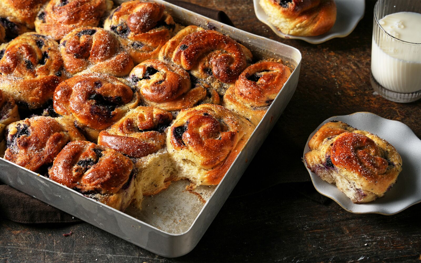 Blåbärsbullar i långpanna