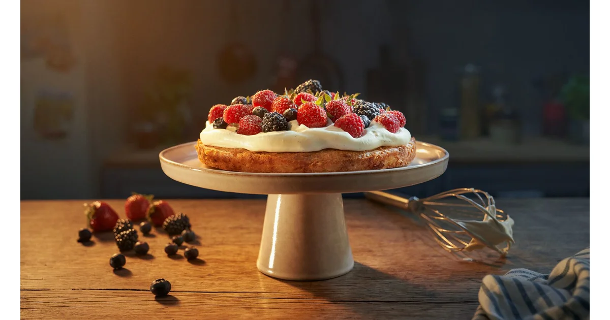 HAZELNUT CAKE