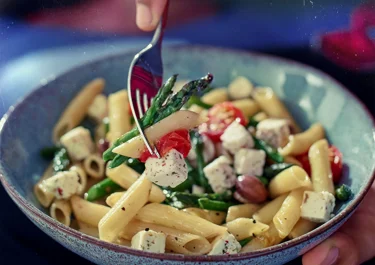 Pasta met asperges en tomaat