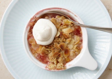 Blommecrumble med mandler