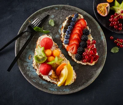 FRUITIGE TOAST MET ANANAS ROOMKAAS
