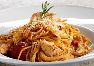 Tomaatti-kanapasta