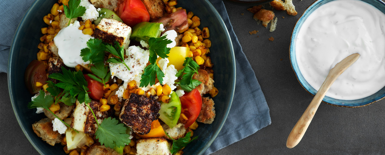 Rostad majssallad med kryddstekt paneer och limedressing