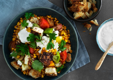 Rostad majssallad med kryddstekt paneer och limedressing