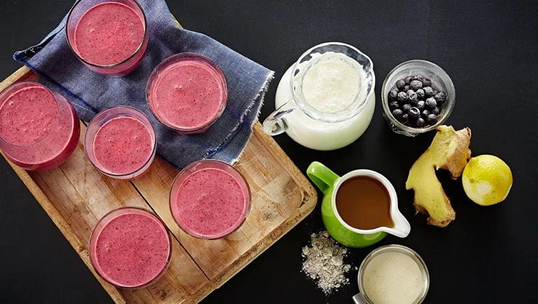 Solbærsmoothie med kærnemælk og fløde