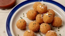 Gefrituurde kaasballetjes
