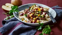 Pasta med topping af grillstegte rodfrugter