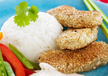 Sesamfisk med sweet chili-raita