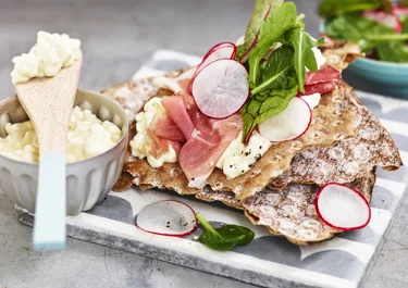 Skinksmörgås med mimosa