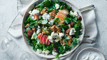 Matvetesallad med dadlar och valnötter