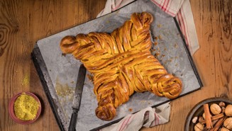 Lussestjärna med fyllning av brynt smör och pistage