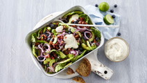 Salat med bacon og saltsyltede rødløg