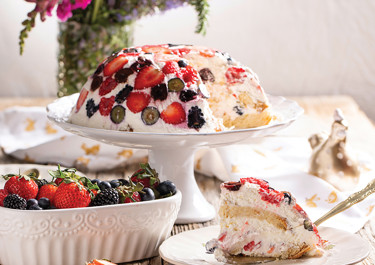 Τούρτα με τυρί κρέμα, γιαούρτι και φρέσκα φρούτα