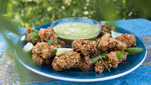 Krispig parmesankyckling med jalapeñodip