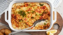 Fiskgratäng med purjolök, morot och fänkål