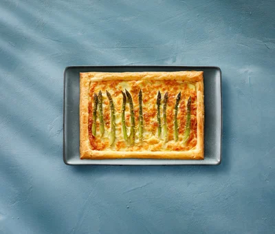 Potato and asparagus puff pastry tart with Castello® cheese bake