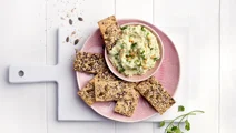 Artischockendip mit kernigem Knäckebrot