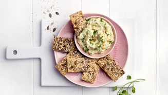 Lactose-free artichoke dip with crispbread