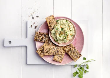 Lactose-free artichoke dip with crispbread