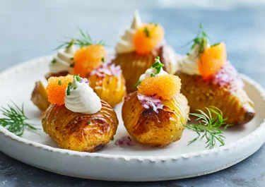 Hasselbackspotatis med löjrom