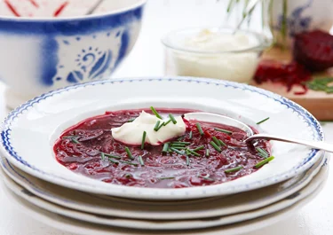 Kall rödbetssoppa med smetana