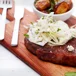 Steak mit Fenchelsalat und Hirtenkäse-Spinat-Soße