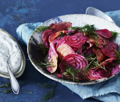 Salad with beetroot, apple and dill