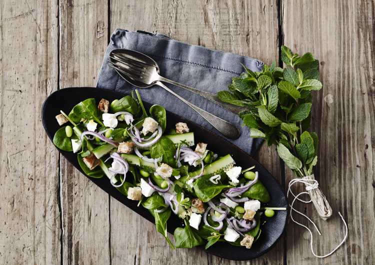 Verse spinaziesalade met munt en witte kaas | Arla - Recept | Arla