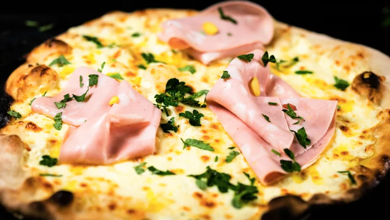 Roomalainen pizza bianco: Mortadella