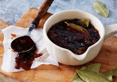 Ölglaze med lök, hickory och äpple