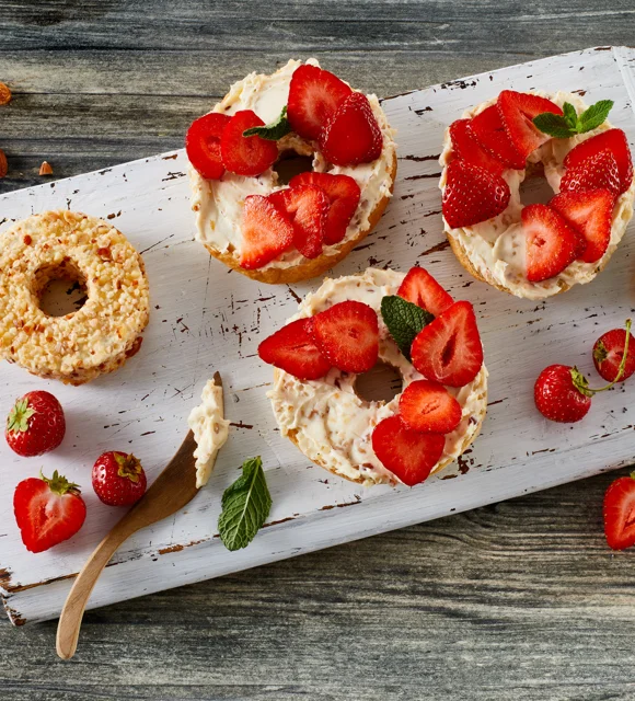 HOMEMADE BAGELS WITH PINEAPPLE CREAM CHEESE AND FRESH STRAWBERRIES