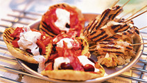 Marokkolaiset kebabit kuskusin kera