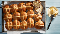 Warme kruisbroodjes