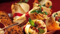 Wraps med kyckling, bacon och äpple