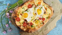 Morgenmadspizza med æg og bacon
