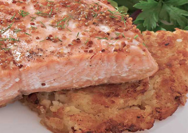Salmón con gratín de patatas y hongos