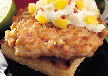 Laxburgare med mangosalsa